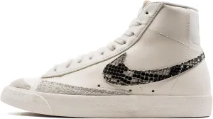 Nike Women's Sneaker, Medium