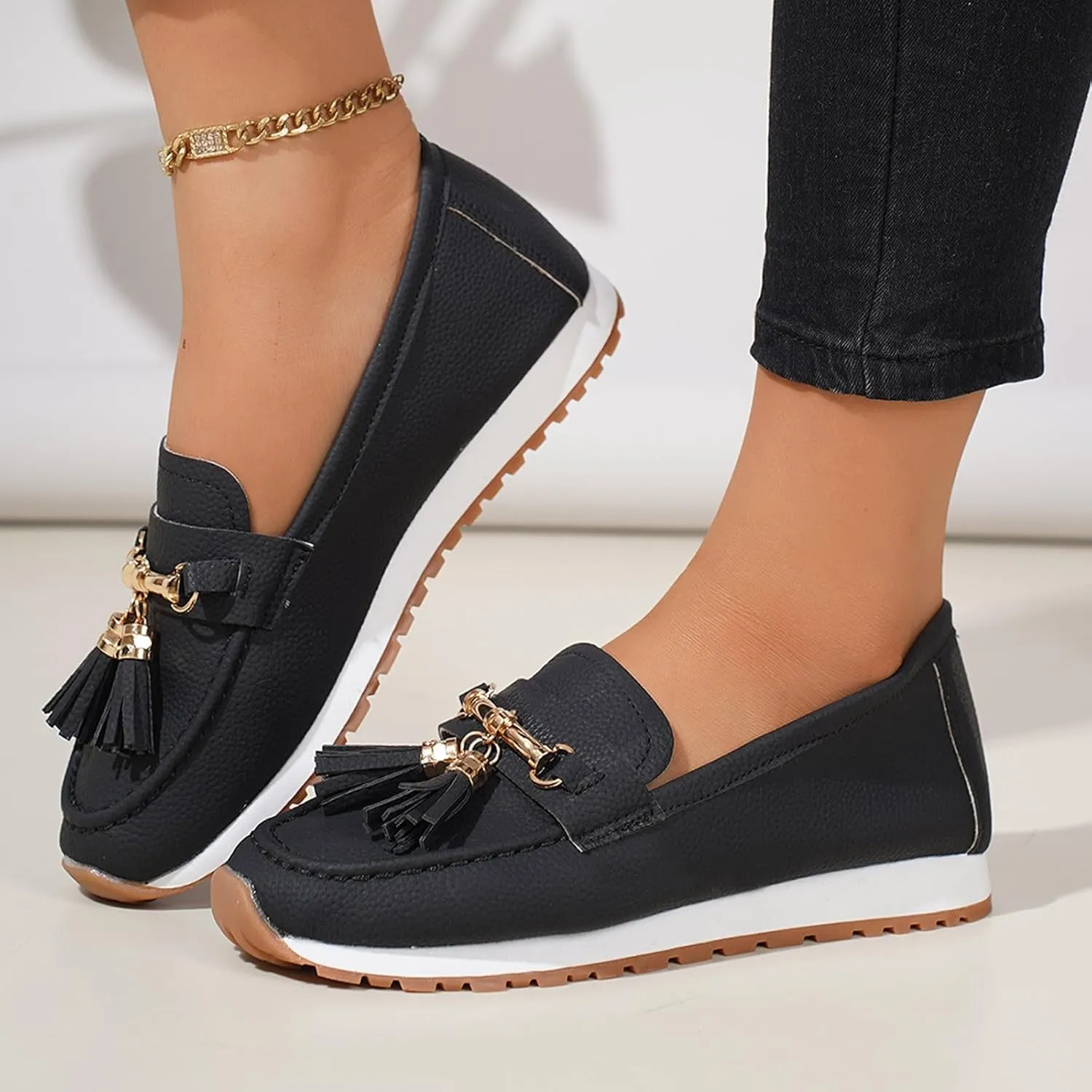 Women's Shoes for Everyday Wear Stylish Closed Toe Design with Fringe Perfect for Relaxed Outfits Casual Sneaker