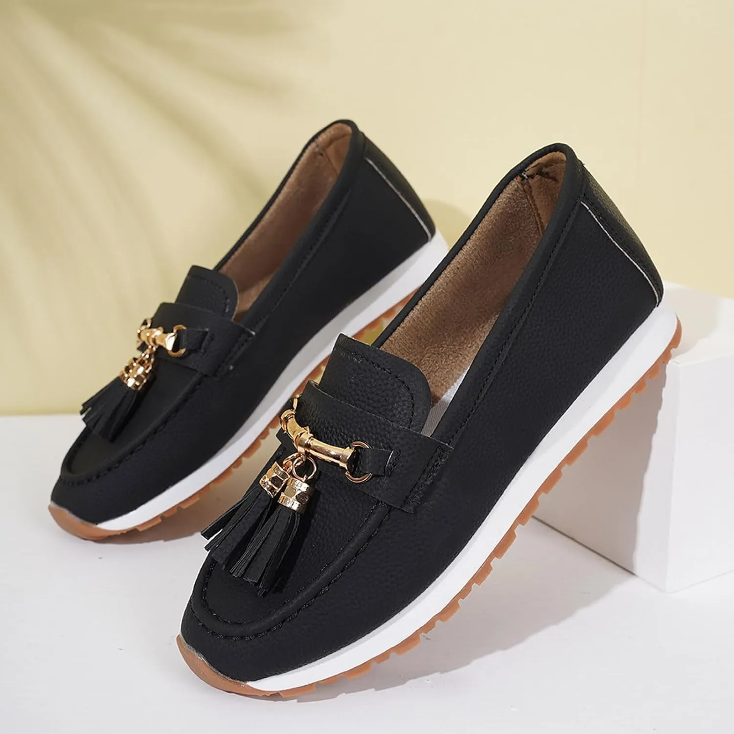 Women's Shoes for Everyday Wear Stylish Closed Toe Design with Fringe Perfect for Relaxed Outfits Casual Sneaker