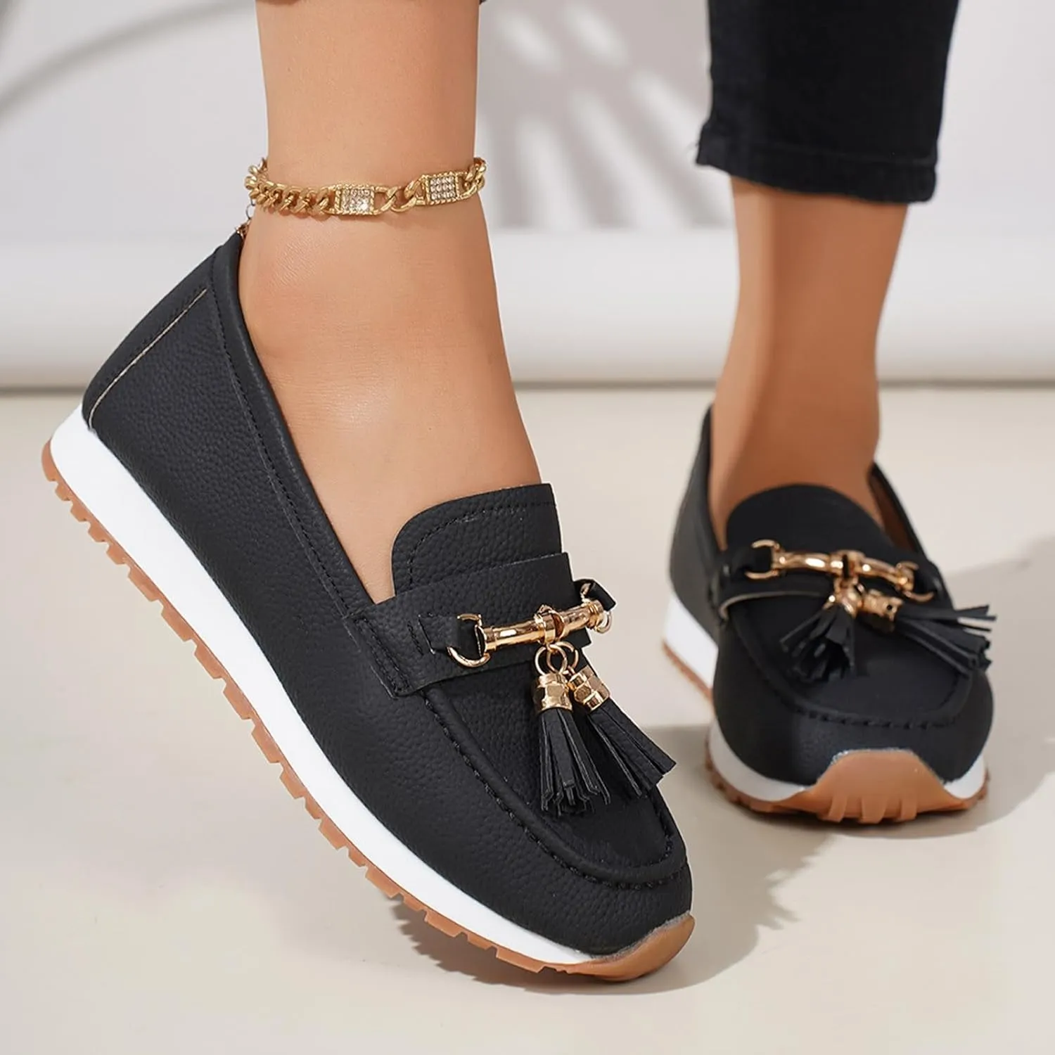 Women's Shoes for Everyday Wear Stylish Closed Toe Design with Fringe Perfect for Relaxed Outfits Casual Sneaker