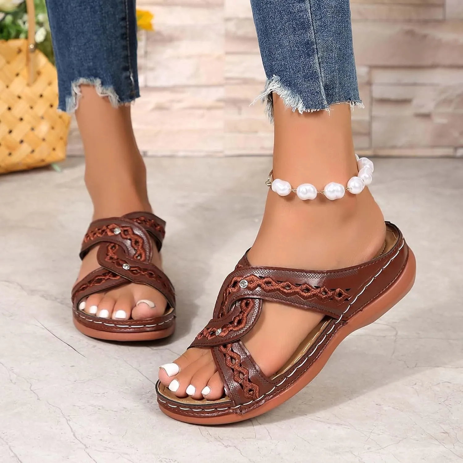 Women's Summer Slippers Embroidered Toe Design Wedge Heel Casual Comfortable Beach Sandals For Daily Wear