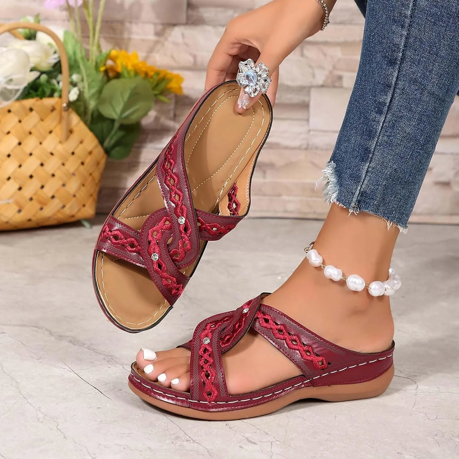Women's Summer Slippers Embroidered Toe Design Wedge Heel Casual Comfortable Beach Sandals For Daily Wear
