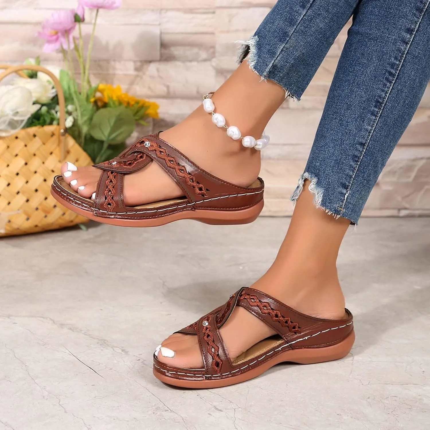 Women's Summer Slippers Embroidered Toe Design Wedge Heel Casual Comfortable Beach Sandals For Daily Wear