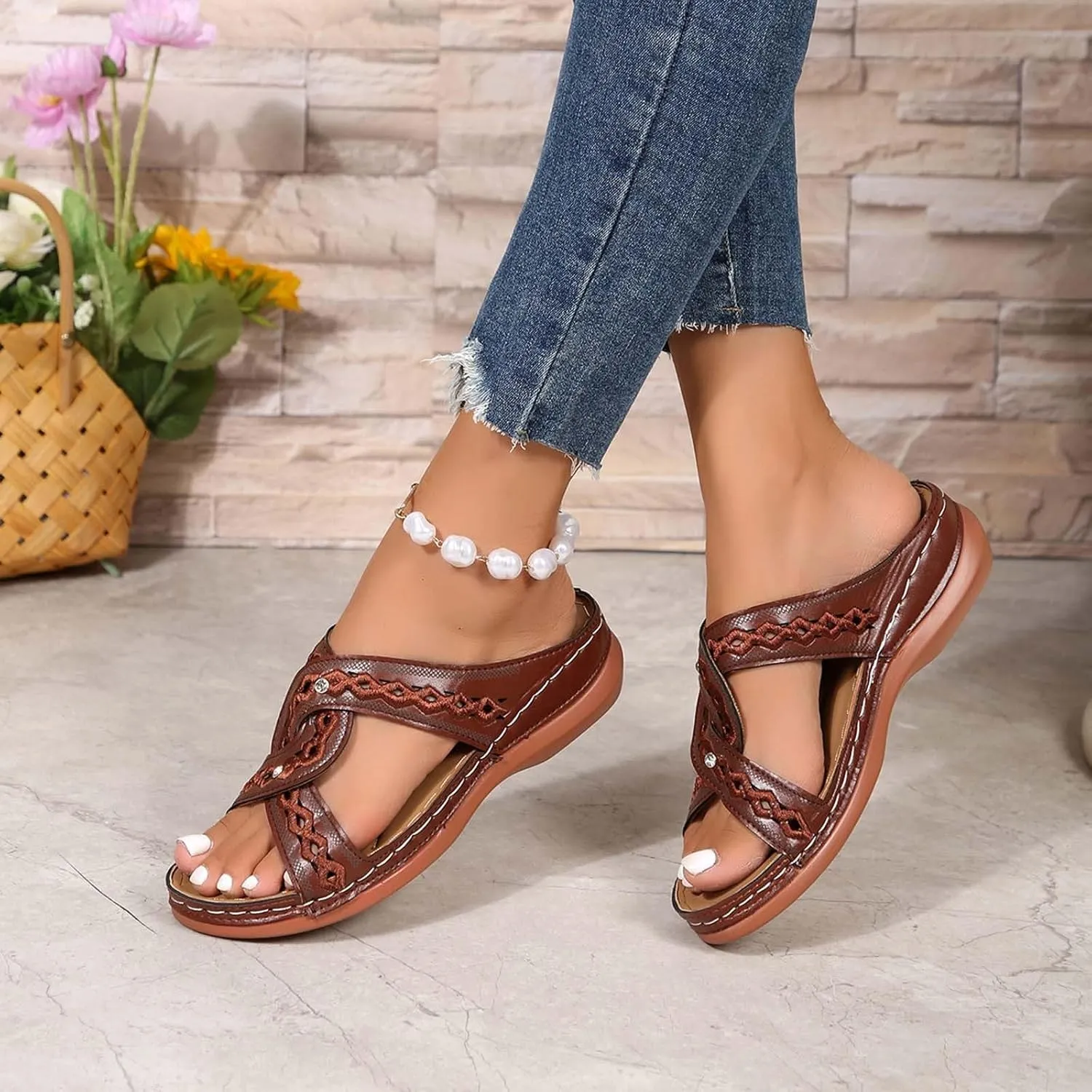Women's Summer Slippers Embroidered Toe Design Wedge Heel Casual Comfortable Beach Sandals For Daily Wear