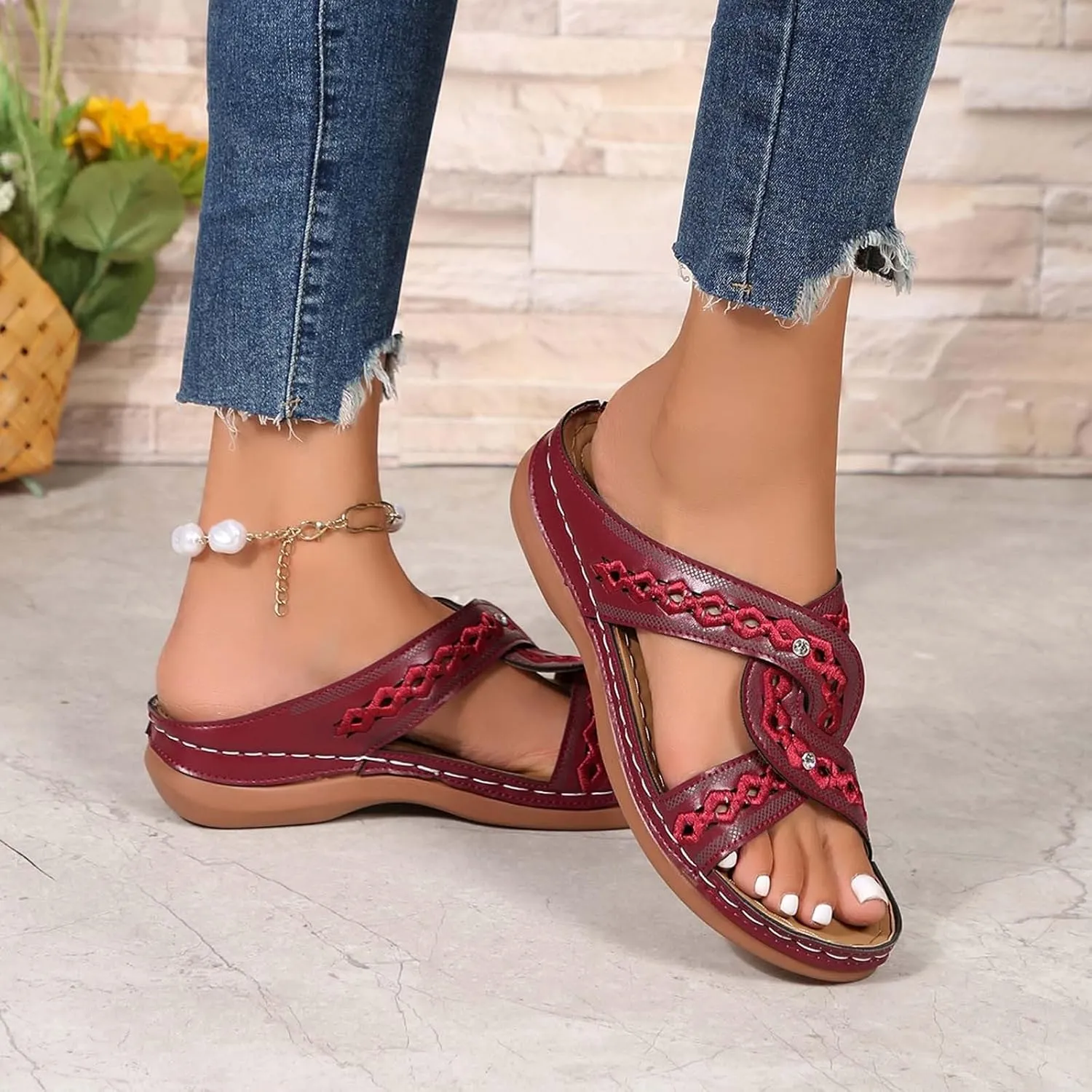 Women's Summer Slippers Embroidered Toe Design Wedge Heel Casual Comfortable Beach Sandals For Daily Wear