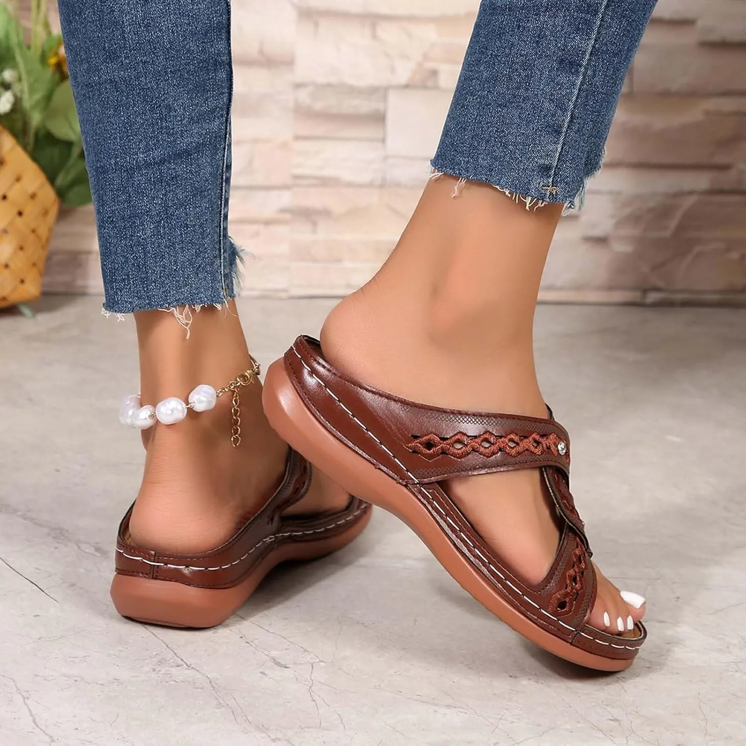 Women's Summer Slippers Embroidered Toe Design Wedge Heel Casual Comfortable Beach Sandals For Daily Wear